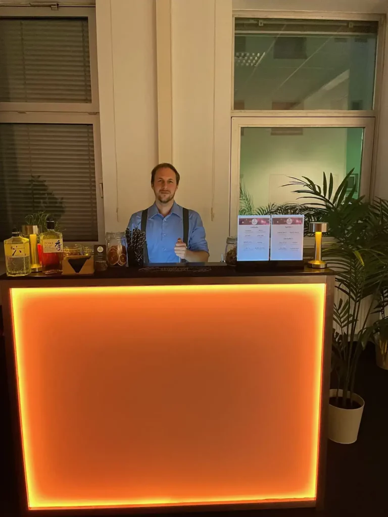 Mobiler Cocktailservice München bei exklusiver Firmenveranstaltung.