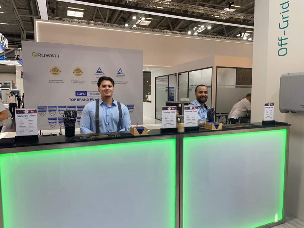 LED beleuchtete mobile Bartheke von Blankoon – Messeauftritt München